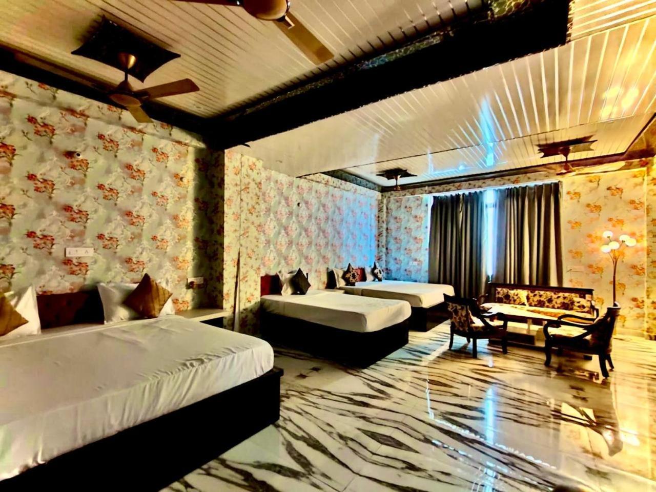Hotel Vinayak Plaza Varanasi Exterior photo
