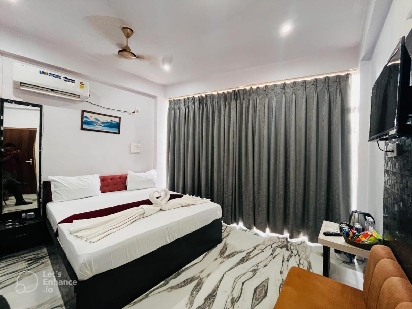 Hotel Vinayak Plaza Varanasi Exterior photo
